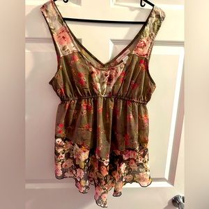Cute women’s dressy tank style blouse Large